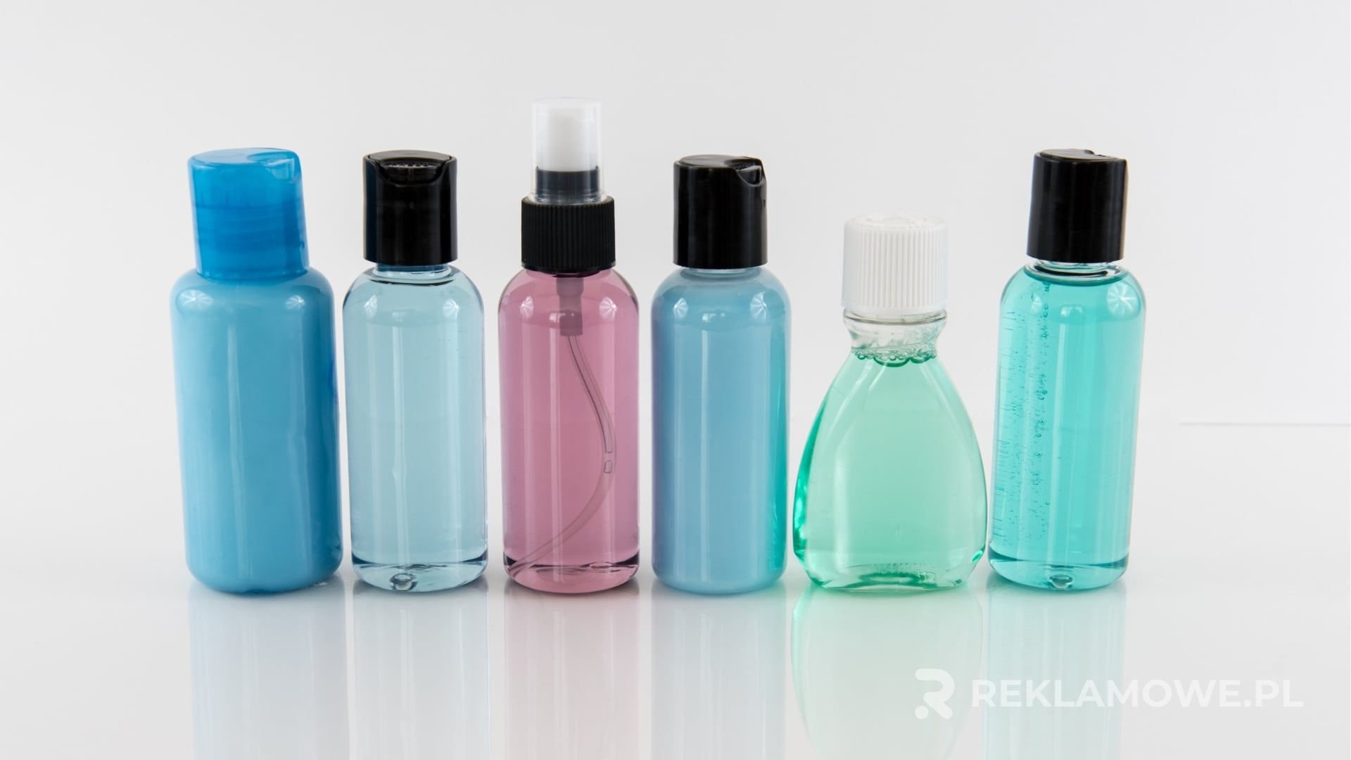 Kosmetyczka reklamowa na targi jako praktyczny gadżet wspierający sprzedaż