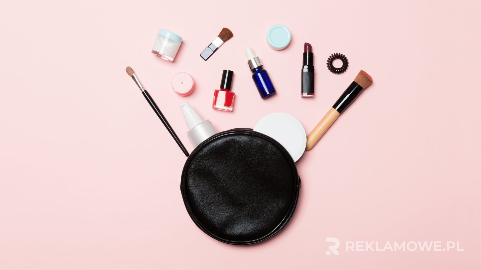 Kosmetyczka reklamowa używana w branży beauty