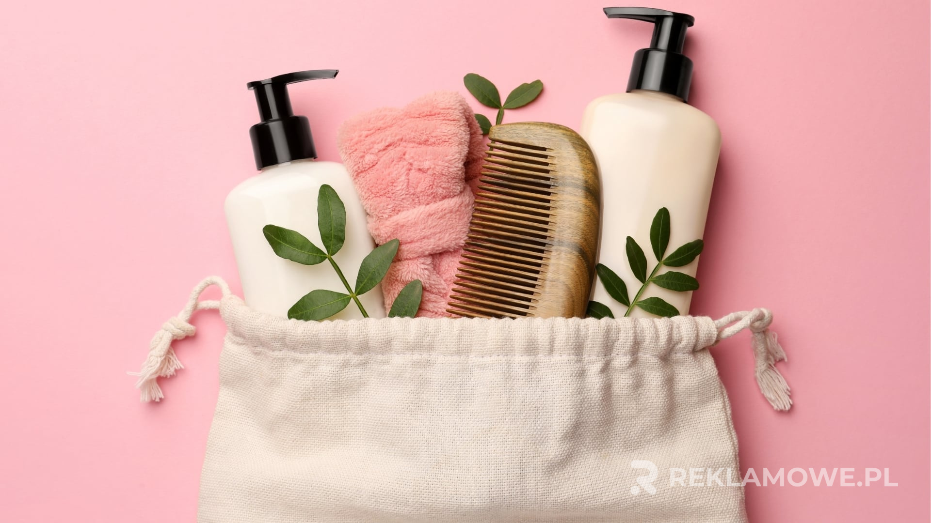 Kolory kosmetyków na białym stole